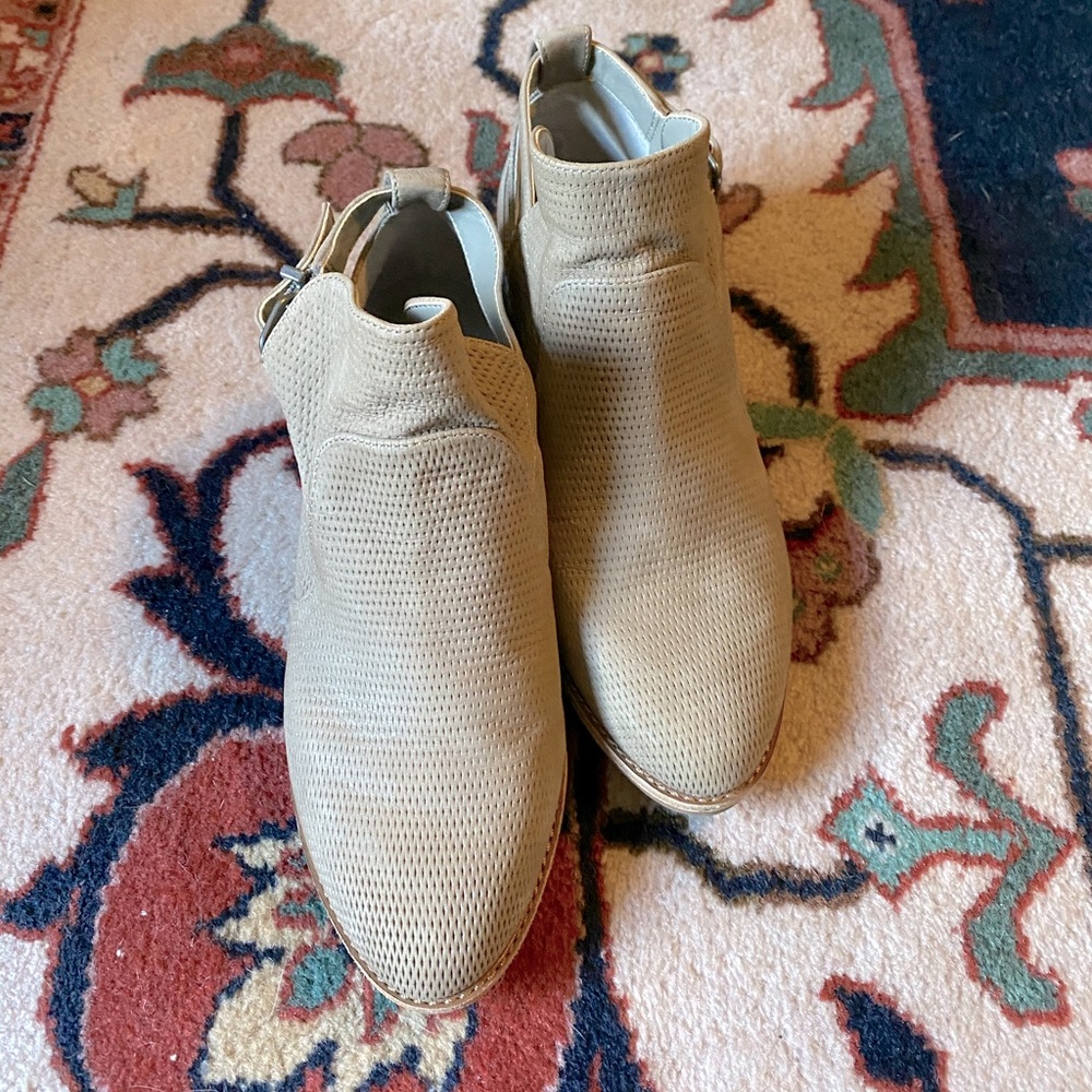 Gianni Bini booties